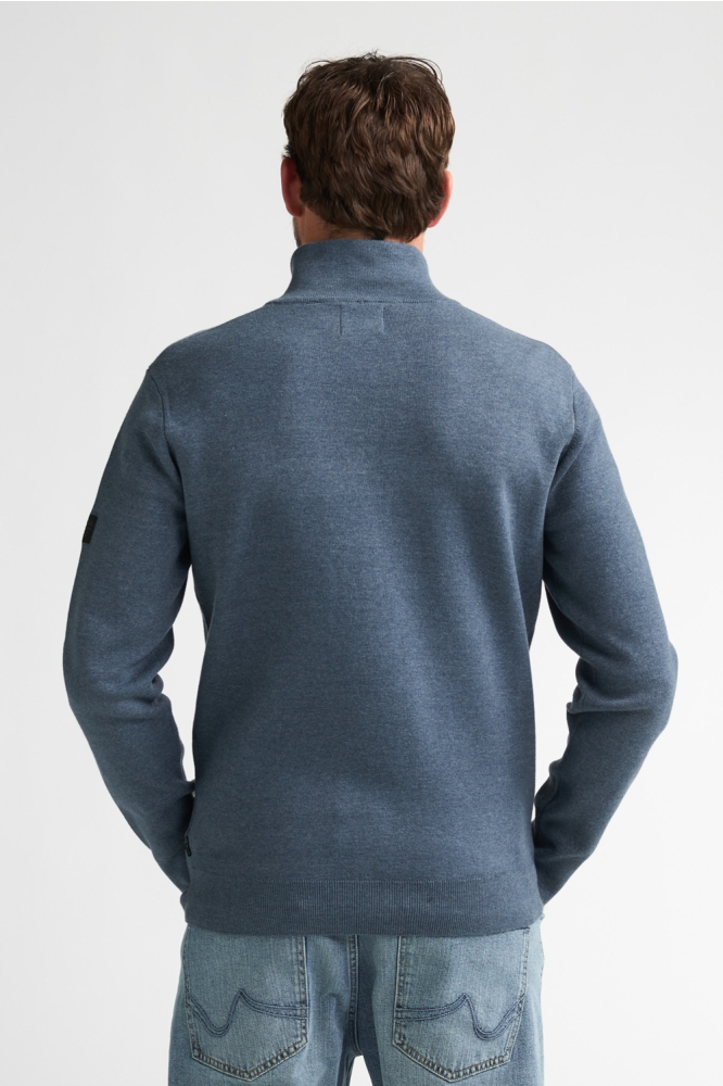 Petrol Industries blauwe heren vest | Model achteraanzicht