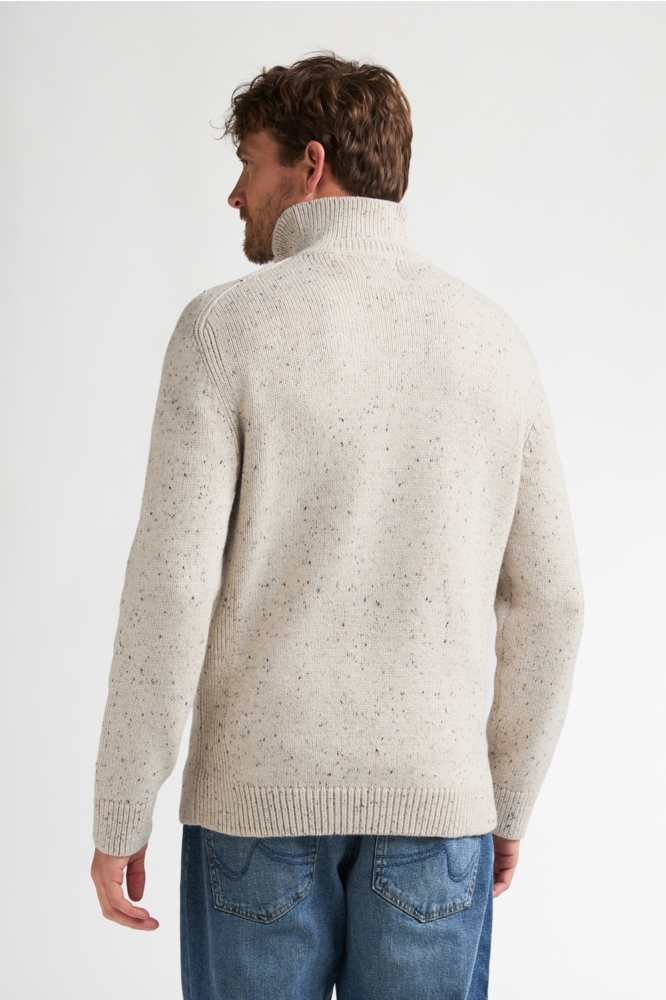 Petrol Industries beige heren trui | Model achteraanzicht