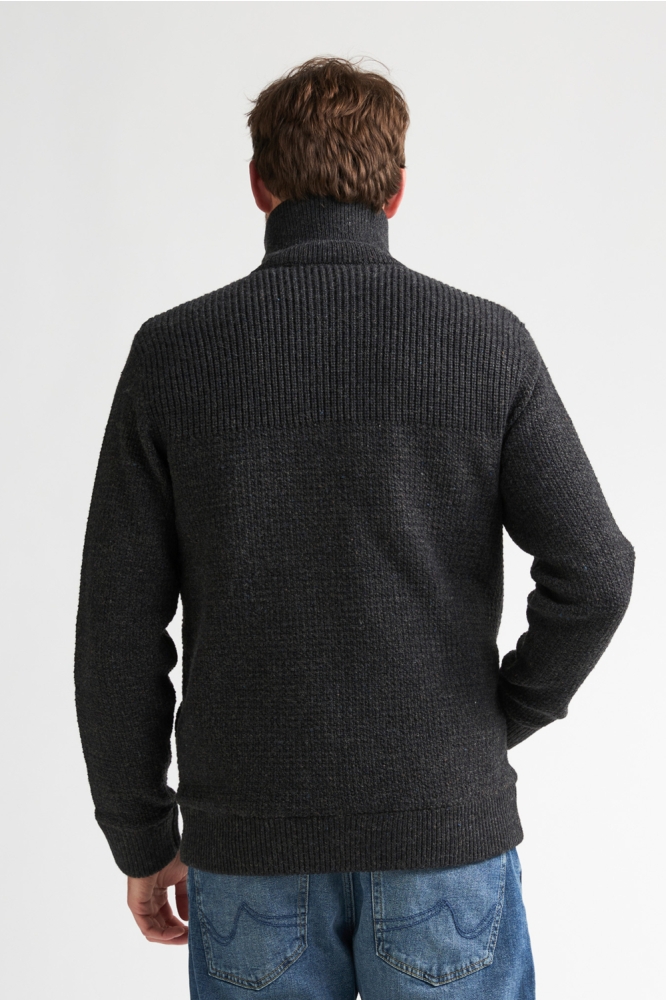 Petrol Industries grijze heren vest | Model achteraanzicht
