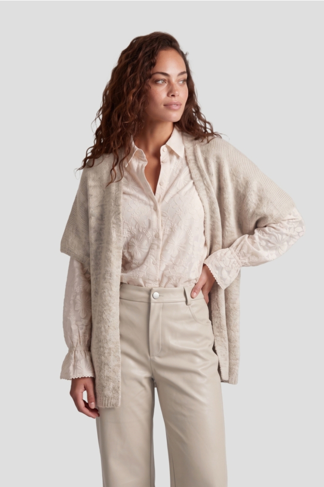 C&S The Label zand dames vest | Model vooraanzicht