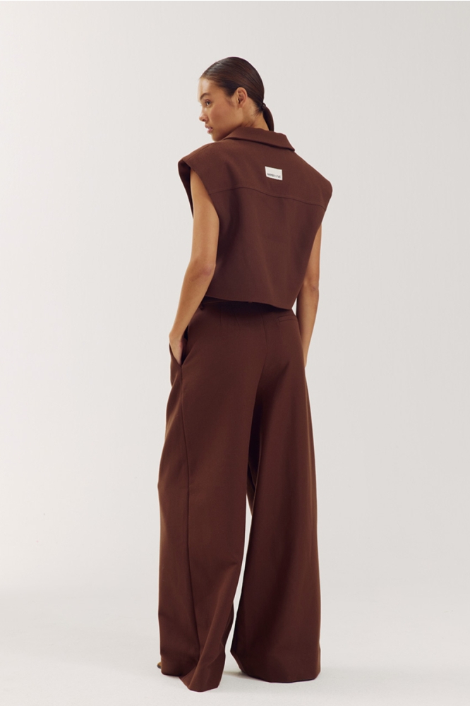 Harper & Yve bruine dames gilet | Model