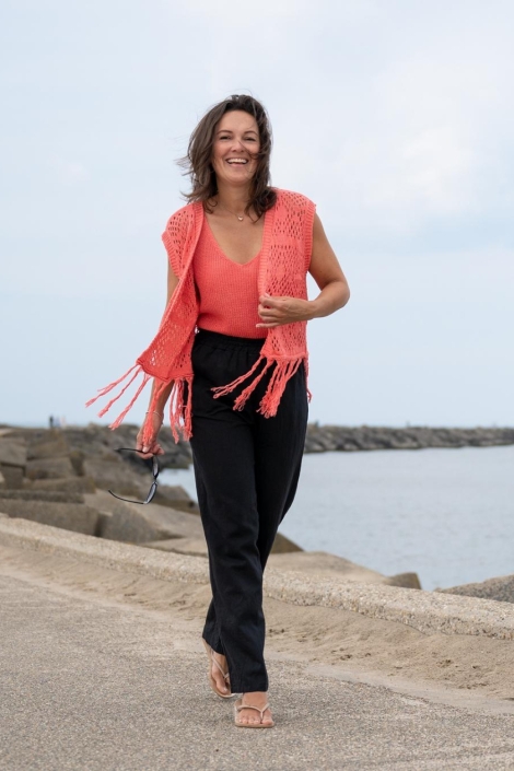 FOS Amsterdam rode dames gilet | Sfeerbeeld, In situatie