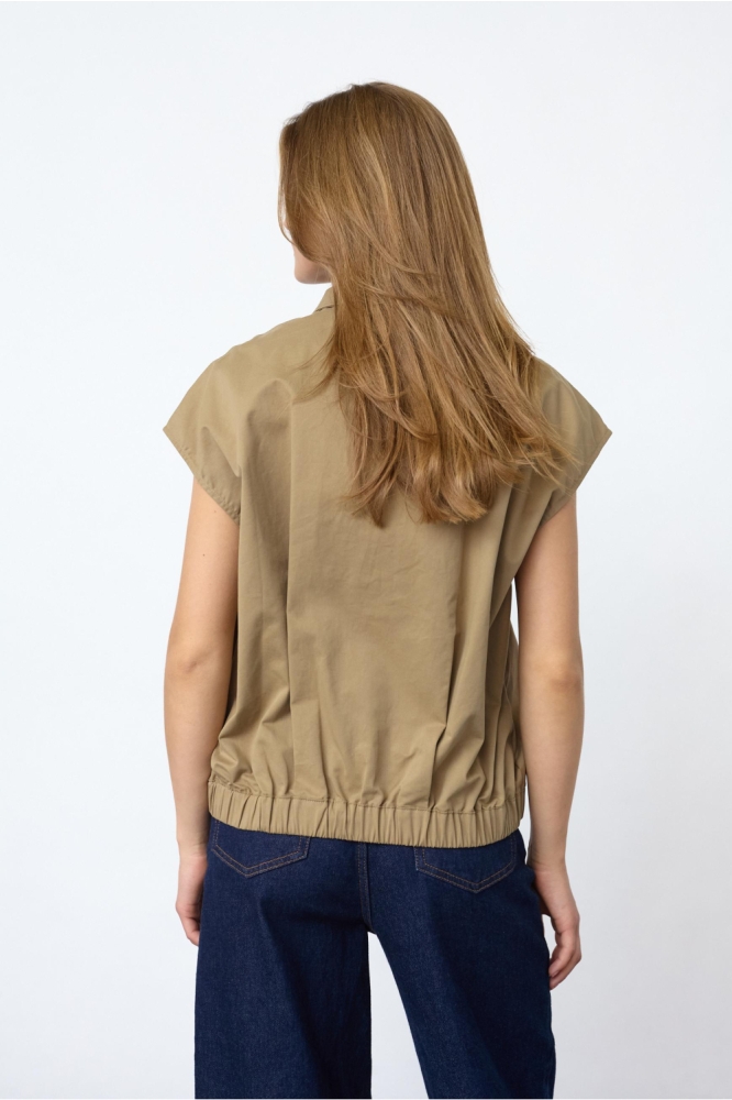SisterS point zand dames gilet | Model achteraanzicht