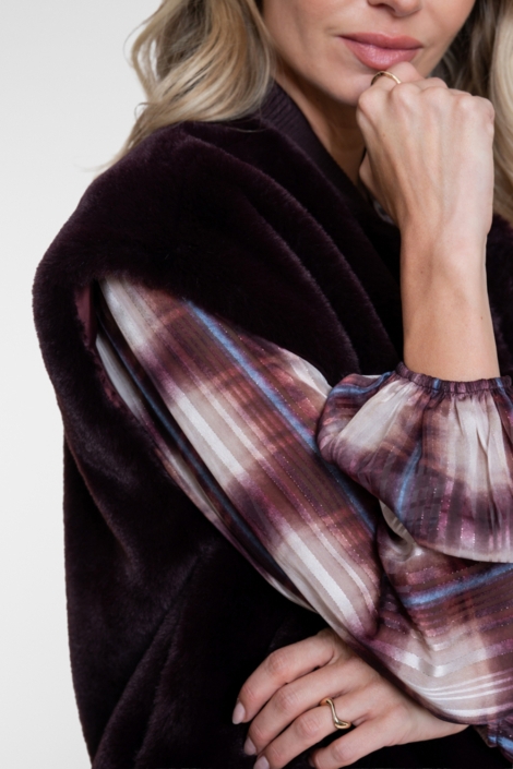 Geisha bordeaux dames vest | Close up