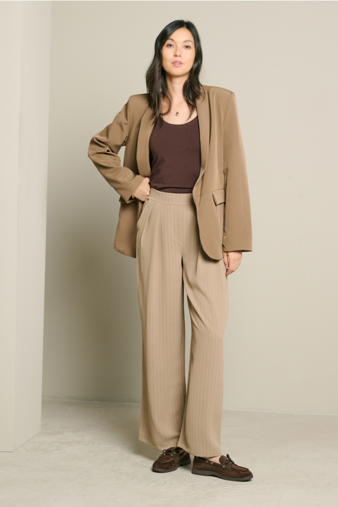 LolaLiza taupe dames blazer | Model