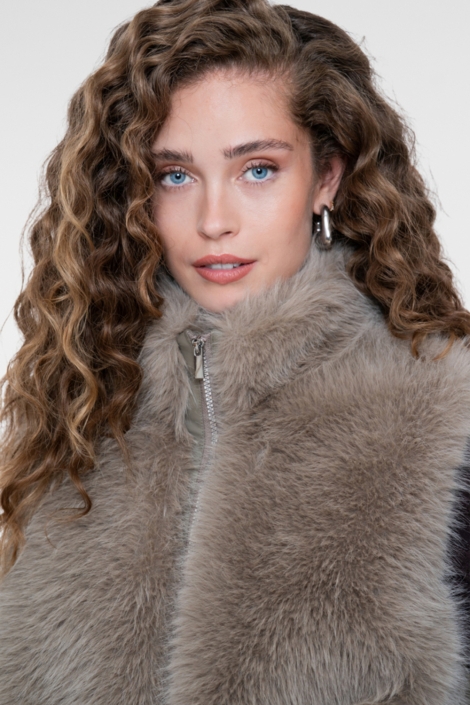 Geisha beige dames gilet | Close up