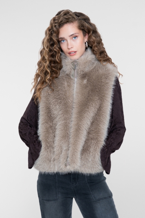 Geisha beige dames gilet | Model vooraanzicht