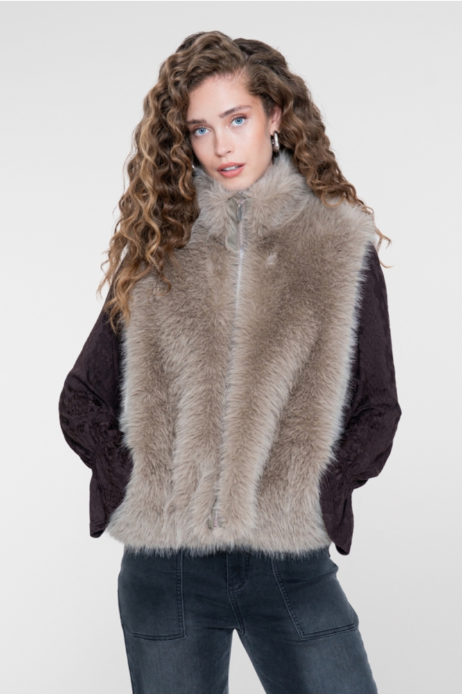 Geisha beige dames gilet | Model vooraanzicht