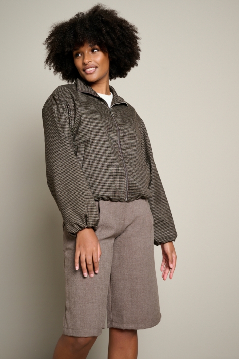 LolaLiza bruine dames vest | Model vooraanzicht