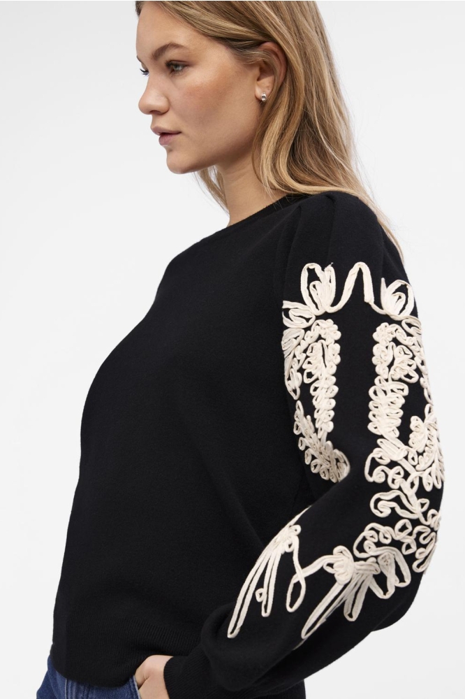 Object zwarte dames trui | Close up