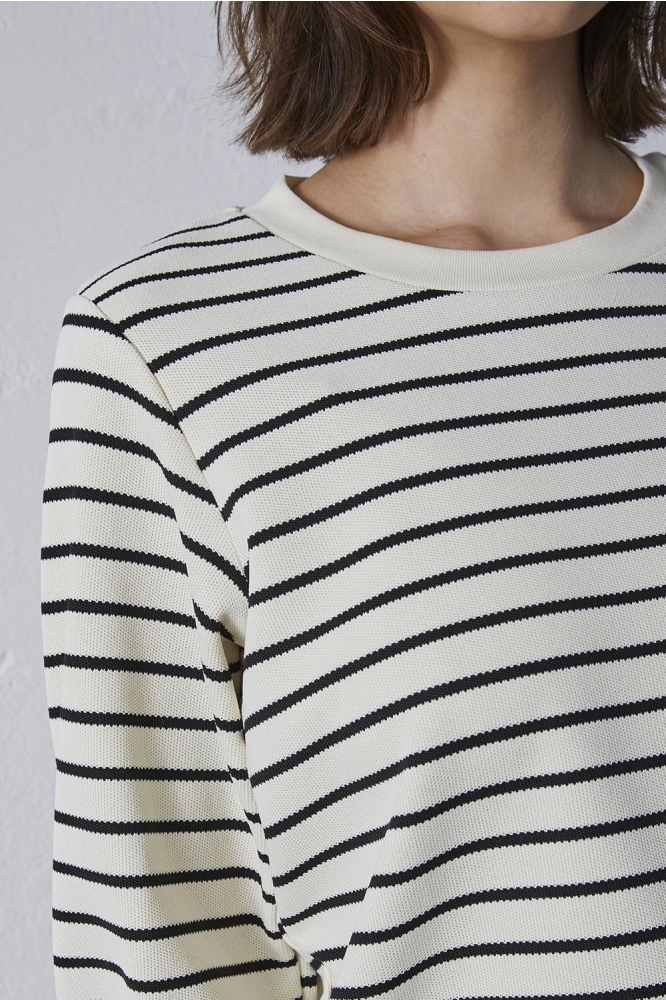 SisterS point beige dames t-shirt | Close up