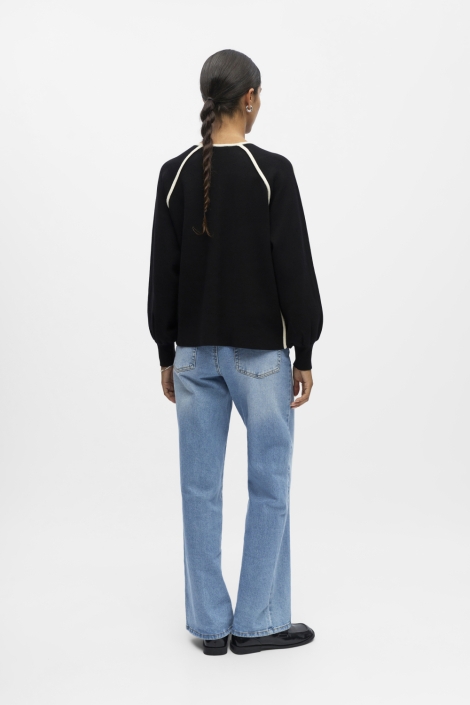 Object zwarte dames trui | Model achteraanzicht