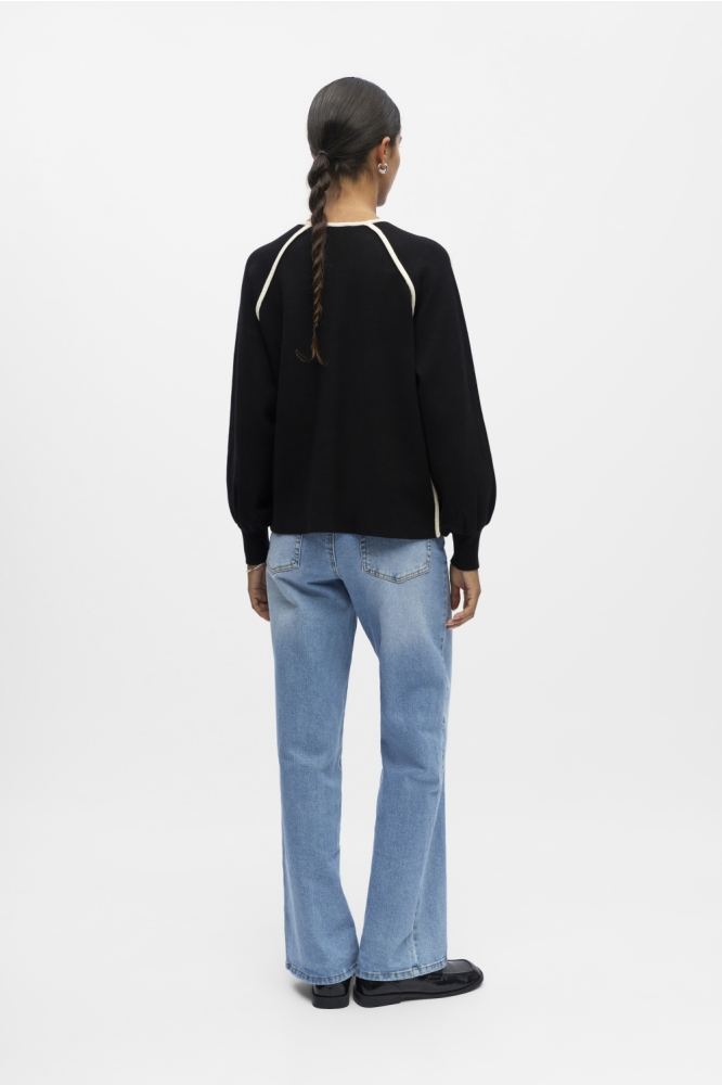 Object zwarte dames trui | Model achteraanzicht