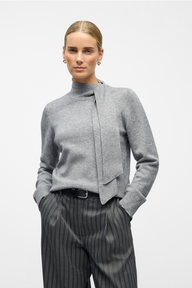 Object grijze dames trui | Model vooraanzicht