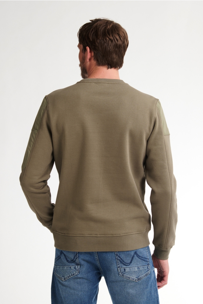 Petrol Industries groene heren sweater | Model achteraanzicht