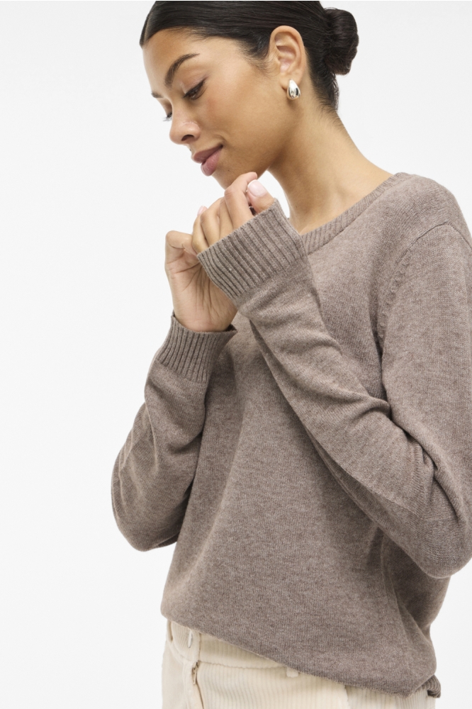 Vila camel dames trui | Model zijaanzicht