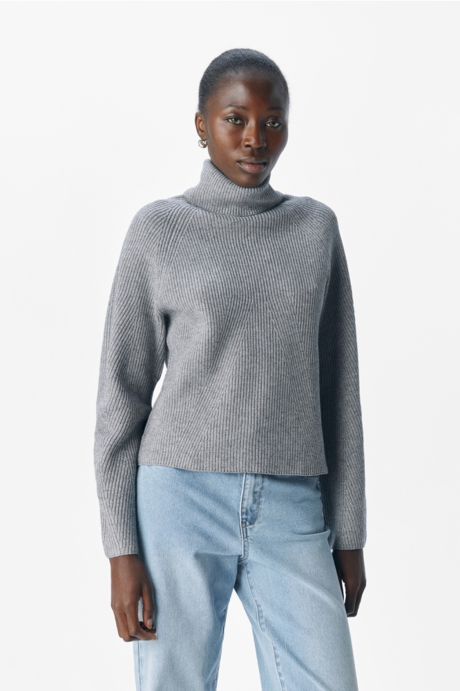 Object grijze dames trui | Model vooraanzicht