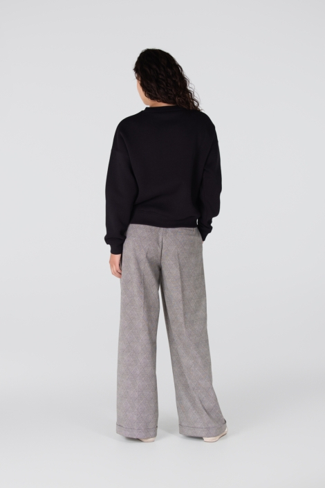 Juffrouw Jansen zwarte dames sweater | Model achteraanzicht