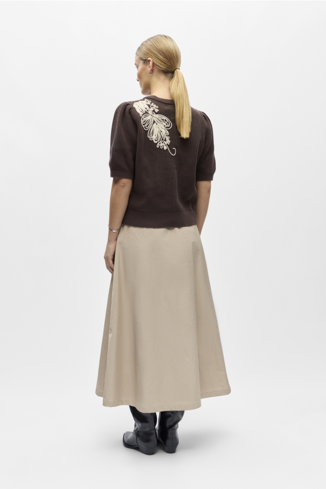 Object bruine dames trui | Model achteraanzicht