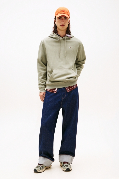 Tommy Jeans groene heren sweater | Model