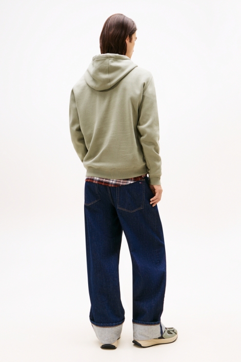 Tommy Jeans groene heren sweater | Model