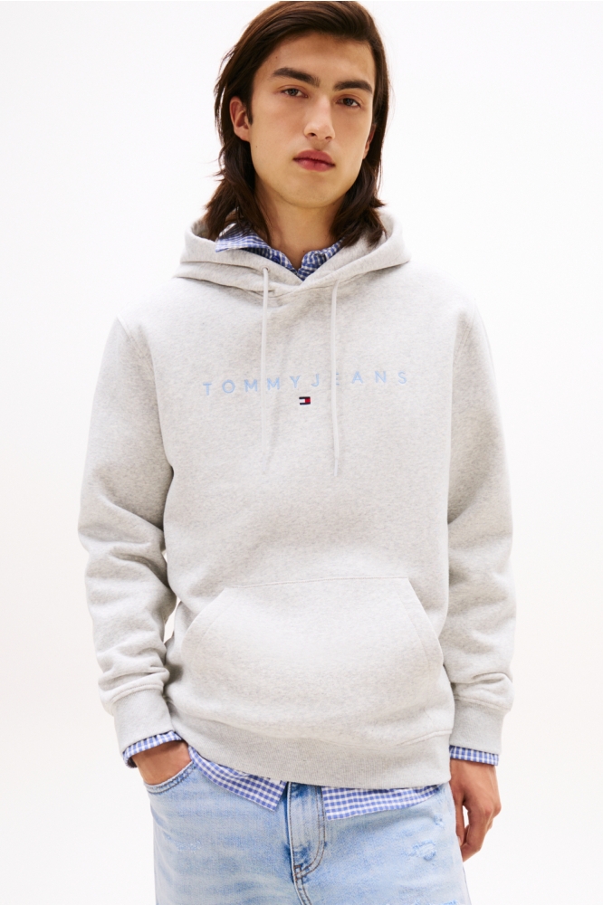 Tommy Jeans grijze heren sweater | Model vooraanzicht