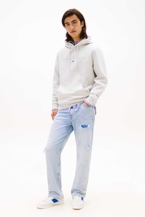 Tommy Jeans grijze heren sweater | Model