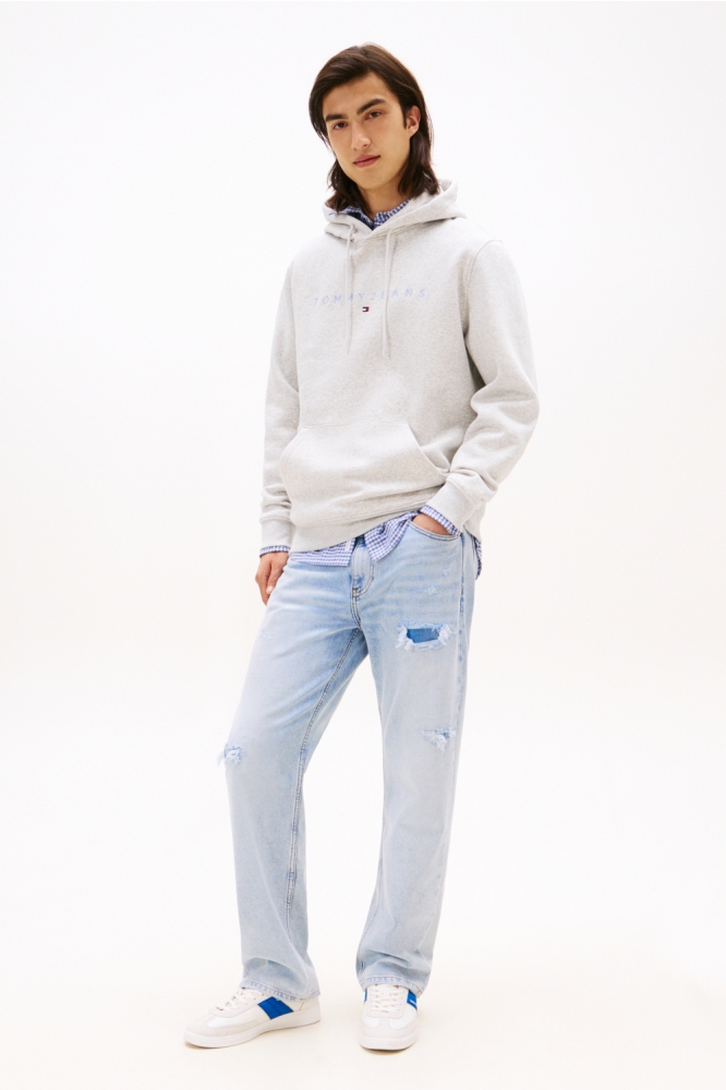 Tommy Jeans grijze heren sweater | Model