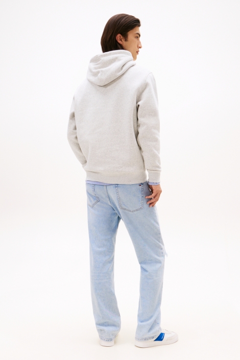 Tommy Jeans grijze heren sweater | Model