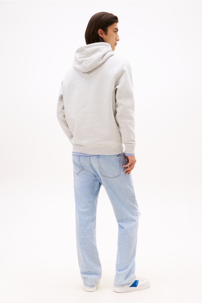 Tommy Jeans grijze heren sweater | Model