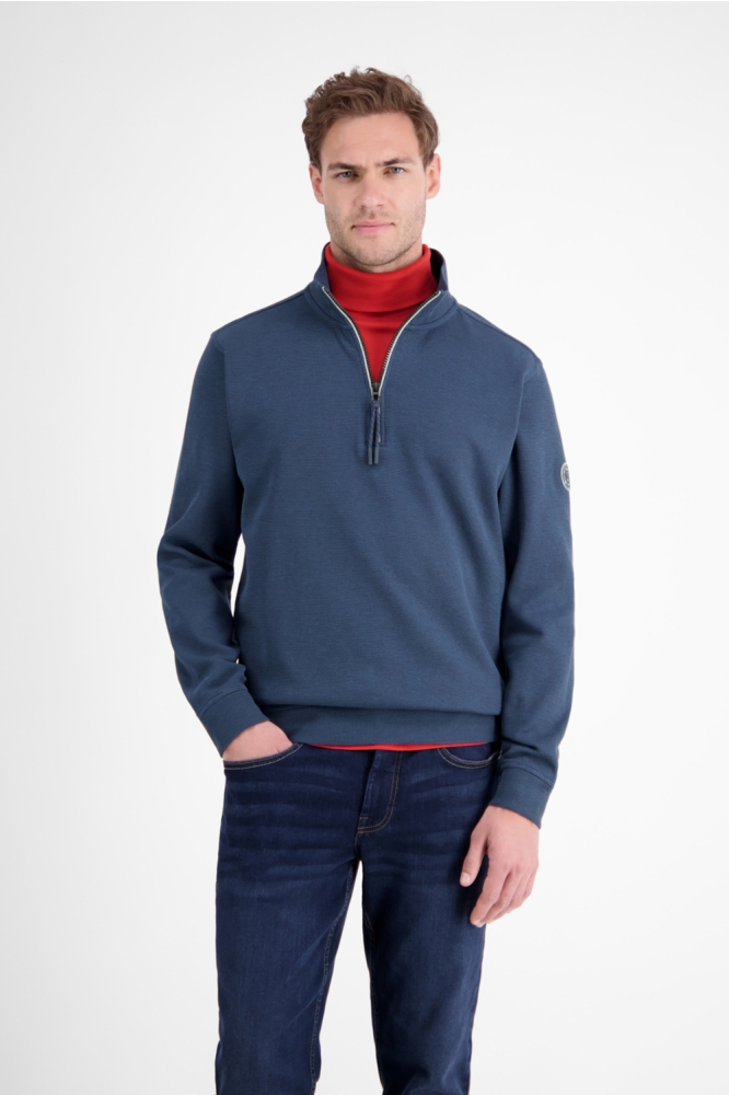 Lerros blauwe heren sweater | Model vooraanzicht