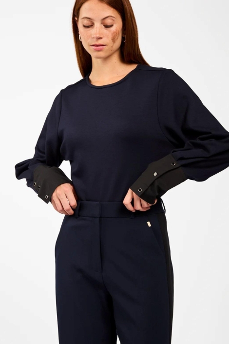 Aaiko blauwe dames sweater | Model vooraanzicht