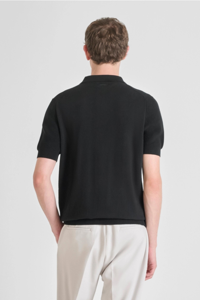 Antony Morato zwarte heren polo | Model achteraanzicht