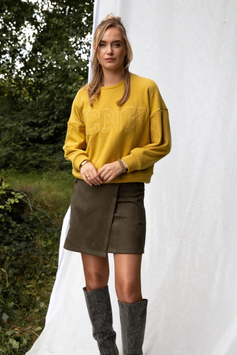 I-coni-K gele dames sweater | Model