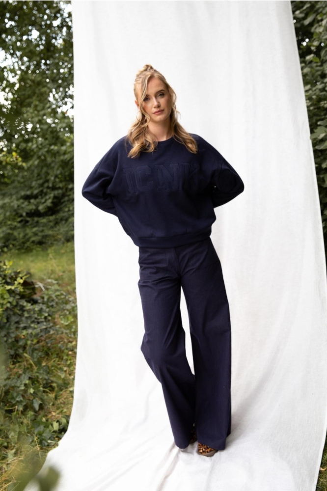 I-coni-K blauwe dames sweater | Model