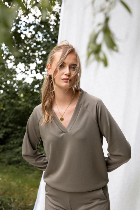 I-coni-K groene dames sweater | Model vooraanzicht