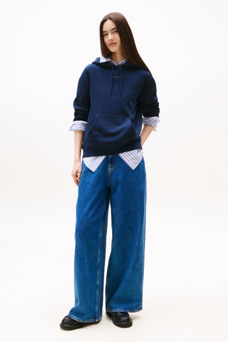 Tommy Jeans blauwe dames sweater | Model