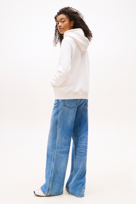 Tommy Jeans witte dames sweater | Model achteraanzicht