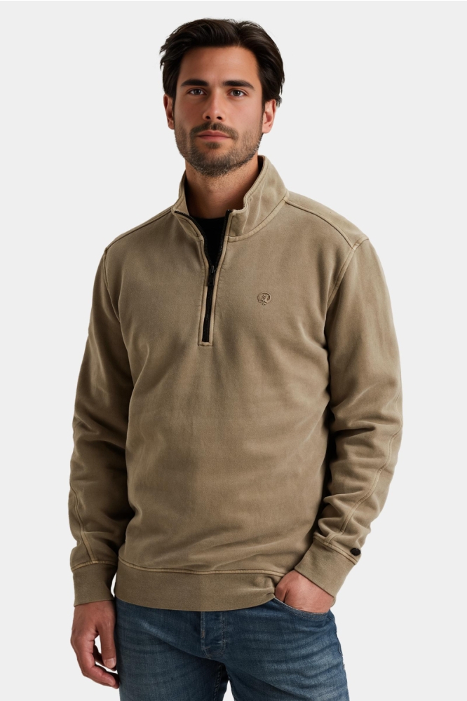 Cast Iron groene heren sweater | Model vooraanzicht