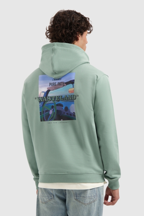 Pure Path groene heren trui | Model achteraanzicht