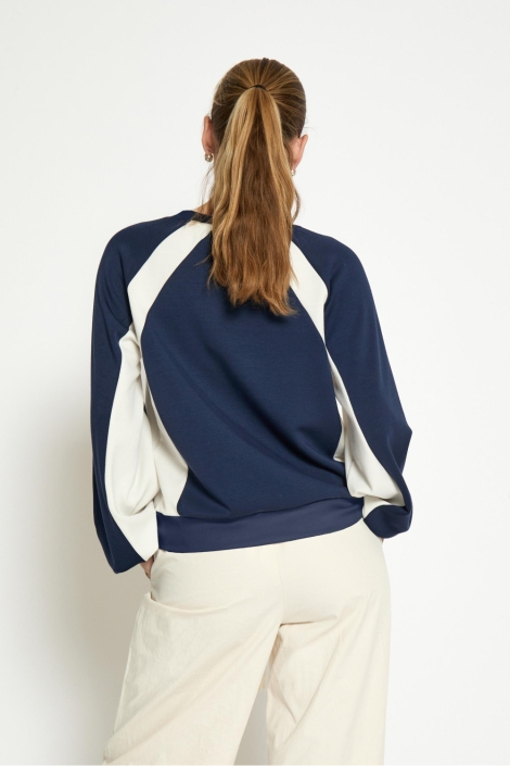 Peppercorn blauwe dames sweater | Model achteraanzicht