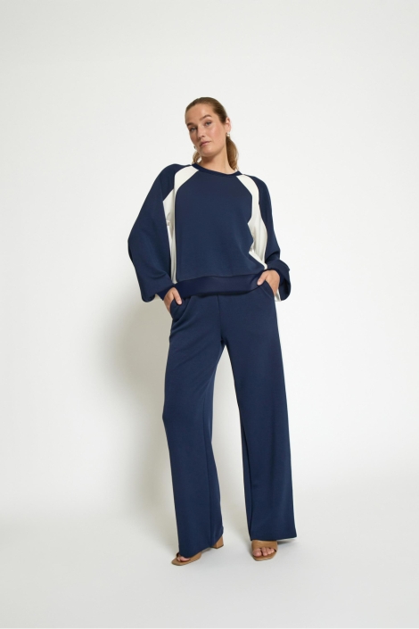 Peppercorn blauwe dames sweater | Model