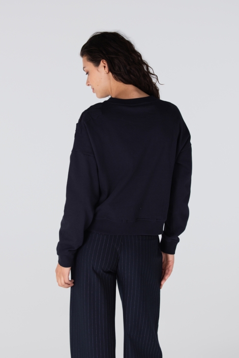 Juffrouw Jansen blauwe dames sweater | Model achteraanzicht