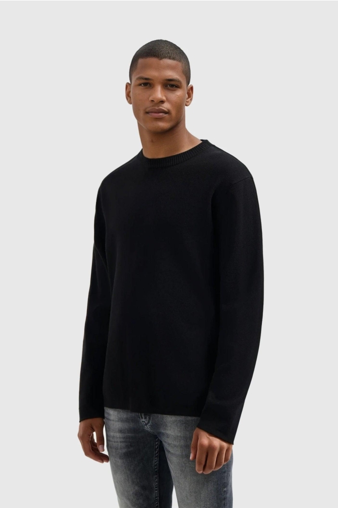 Pure Path zwarte heren trui | Model vooraanzicht