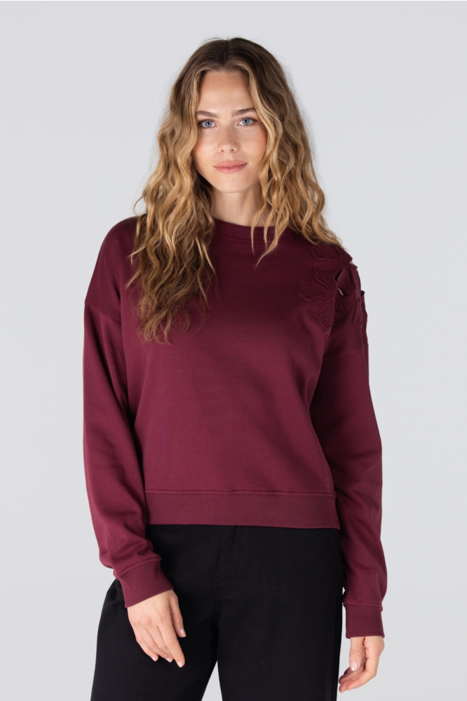 Juffrouw Jansen bordeaux dames sweater | Model vooraanzicht