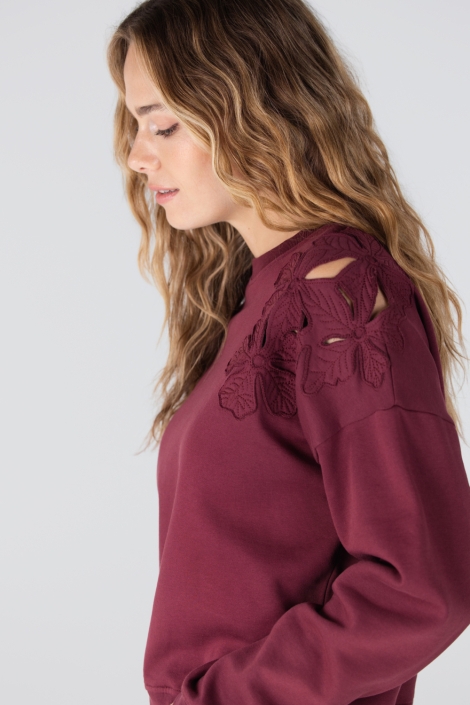 Juffrouw Jansen bordeaux dames sweater | Model zijaanzicht