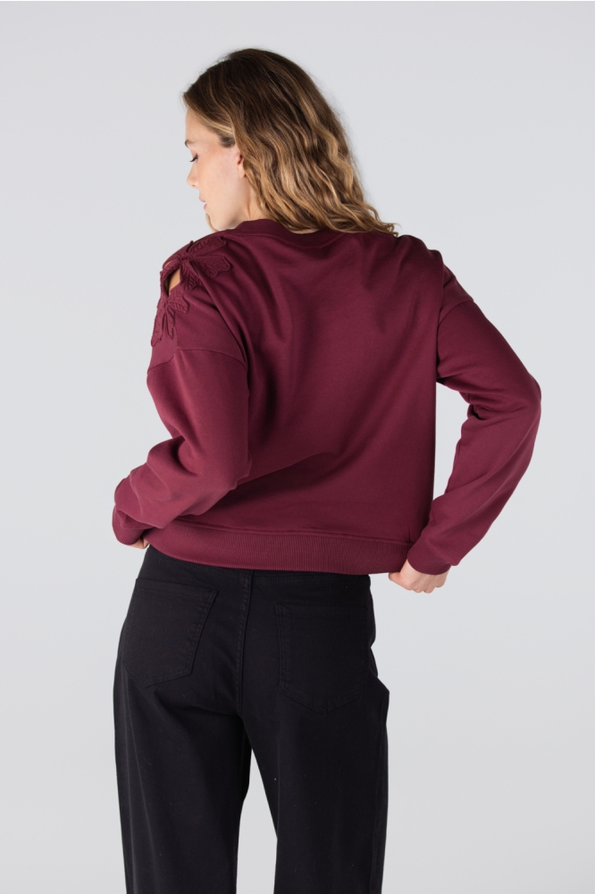 Juffrouw Jansen bordeaux dames sweater | Model achteraanzicht