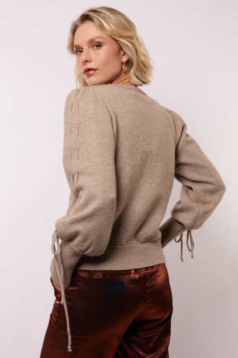 Fluresk taupe dames trui | Model achteraanzicht