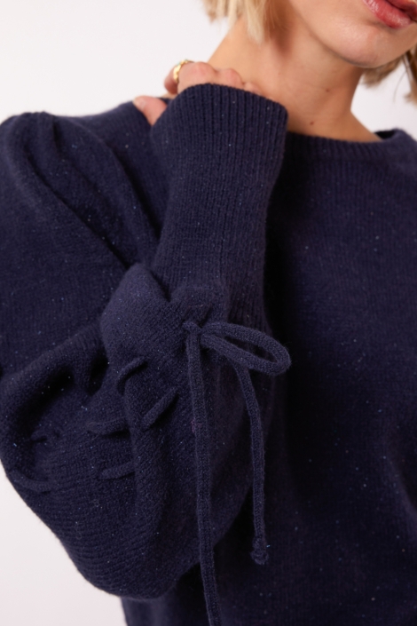 Fluresk blauwe dames trui | Close up