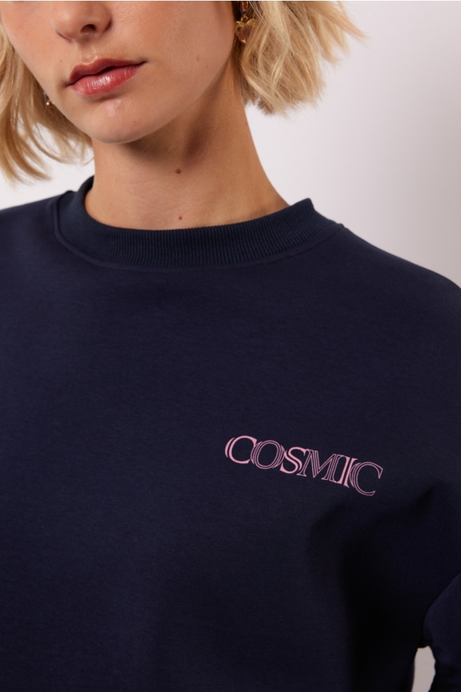 Fluresk blauwe dames sweater | Close up